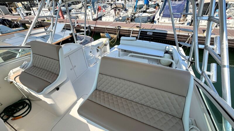 BERTRAM 36 MOPPIE